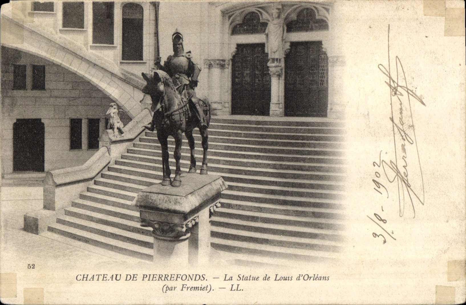 Schloss Pierrefonds — Die Statue von Louis d'Orléans (von Fremiet) — LL. n°52