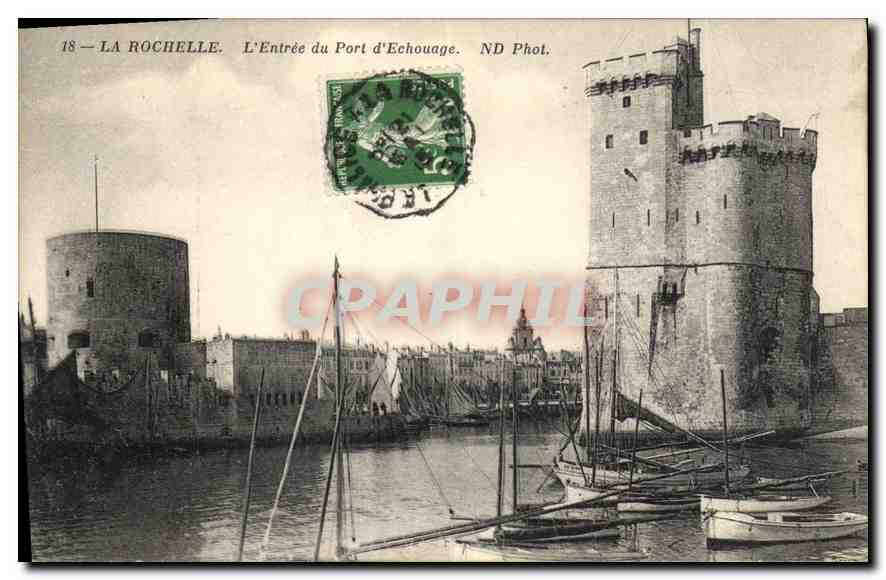 CPA La Rochelle L'Entree du Port d'Echouage Bateaux