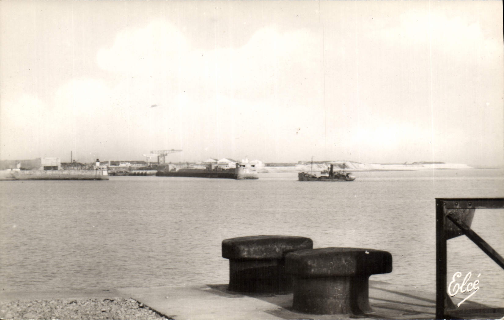 CMA La Pallice Ch Mme Entree du Port vue du Mole d'Escale Bateau