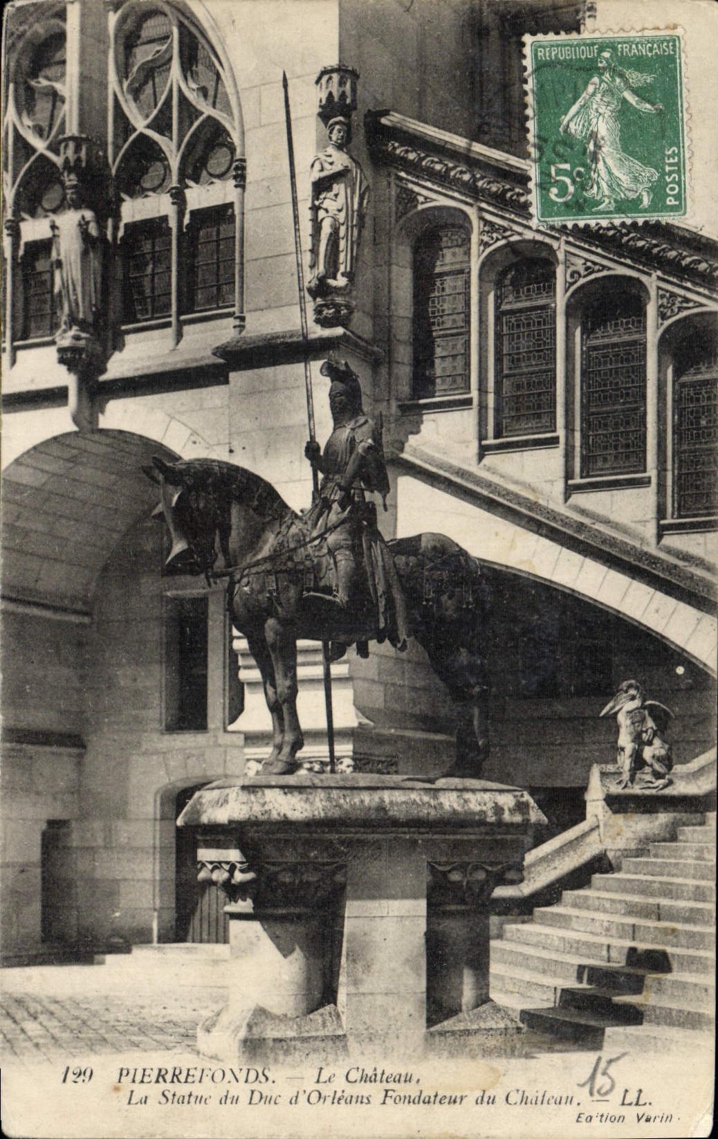 Pierrefonds — Le Château, La Statue du Duc d'Orléans Fondateur du Château — Édition Verin