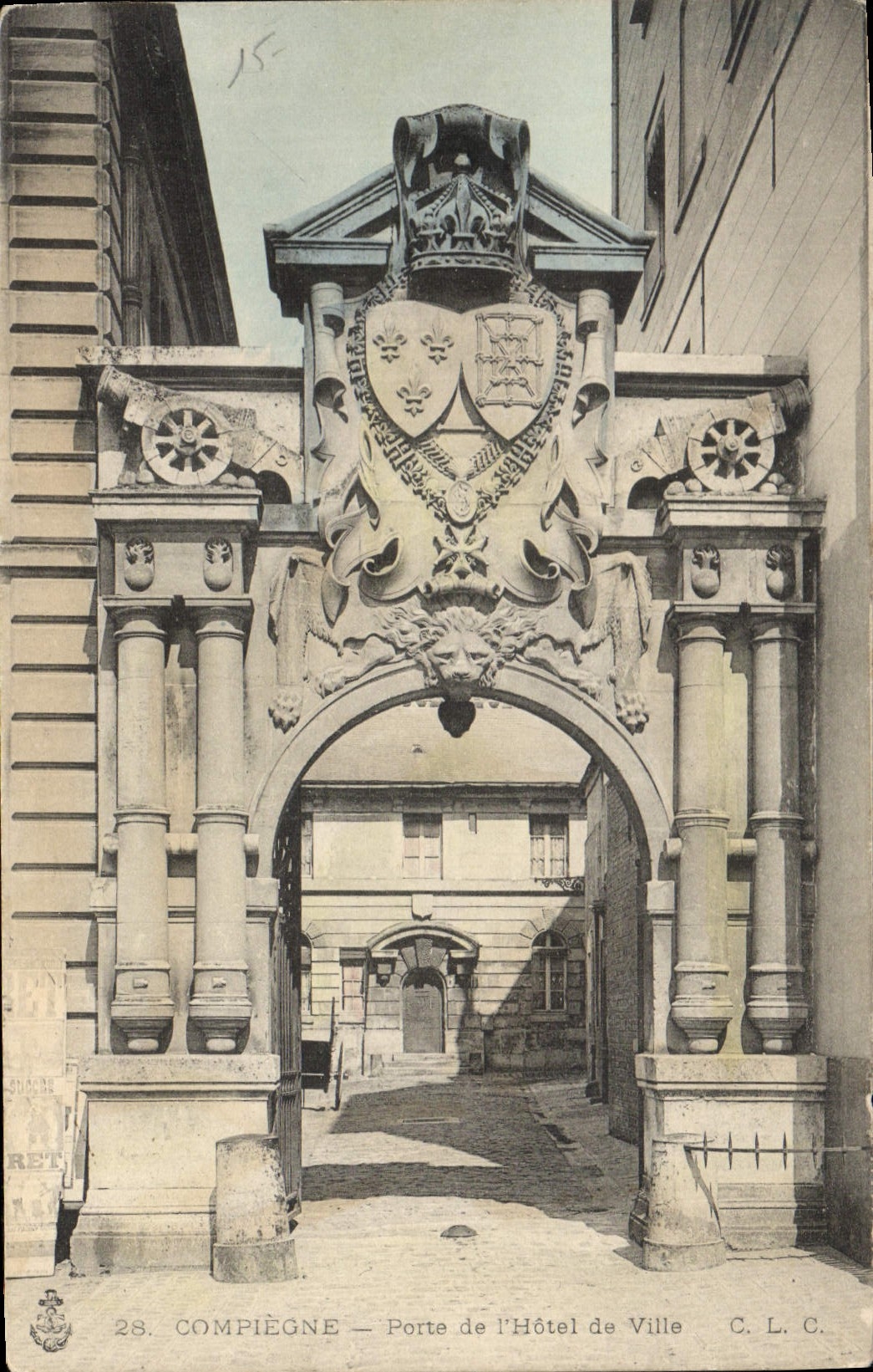 CPA Compiegne Porte de l'Hotel de Ville 