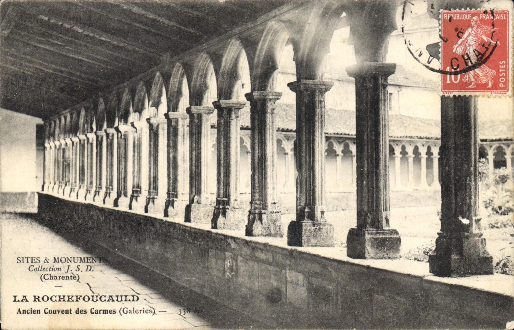 CPA La Rochefoucauld Ancien Couvent des Carmes 