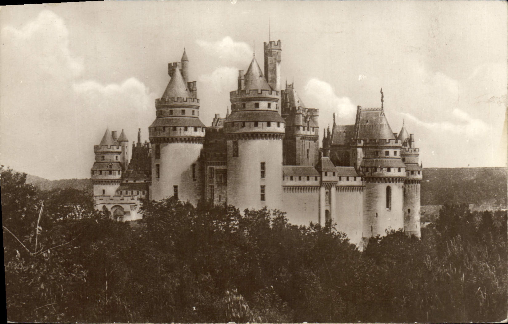 Château de Pierrefonds — vue du côté sud — Éd. C. Lebel, Paris