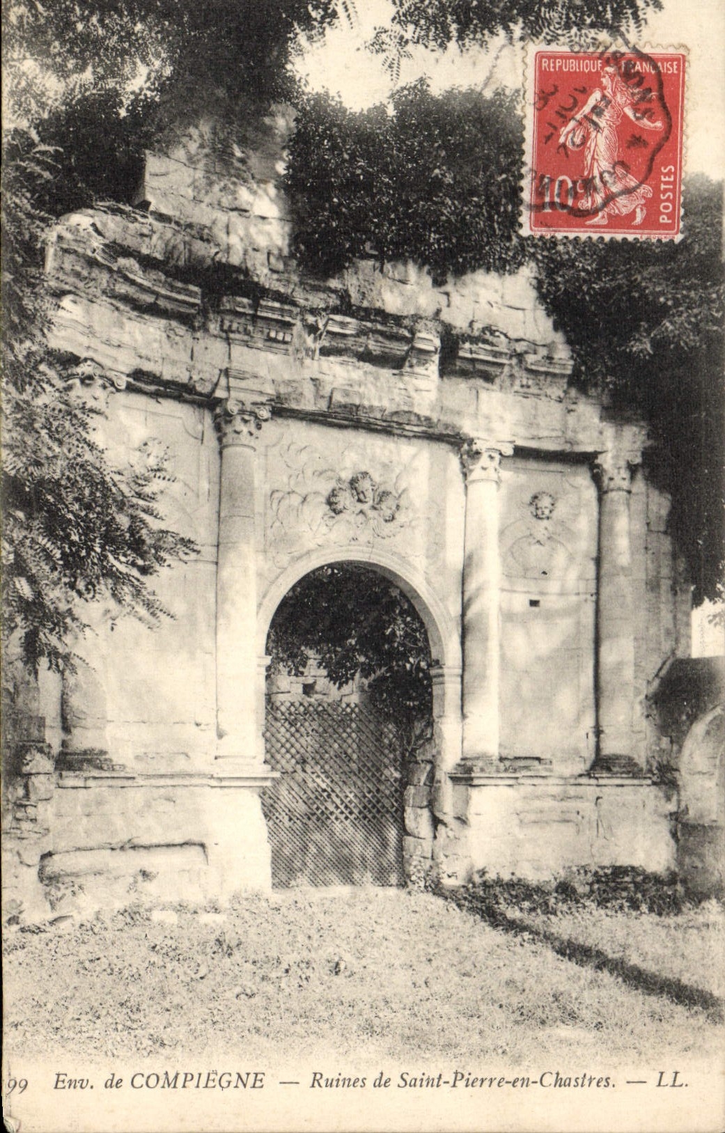 CPA Env de Compiegne Ruines de Saint Pierre en Chastres 