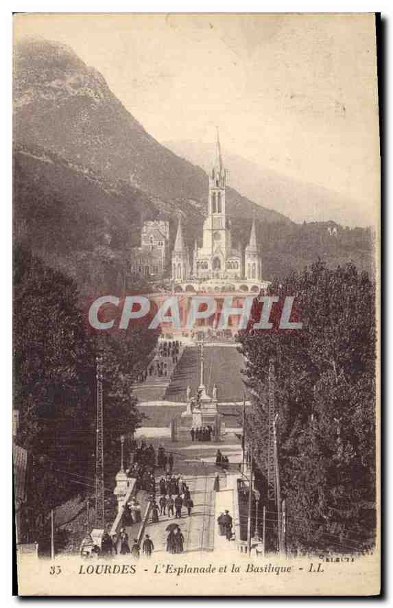 CPA Lourdes L'Esplanade et la Basilique 