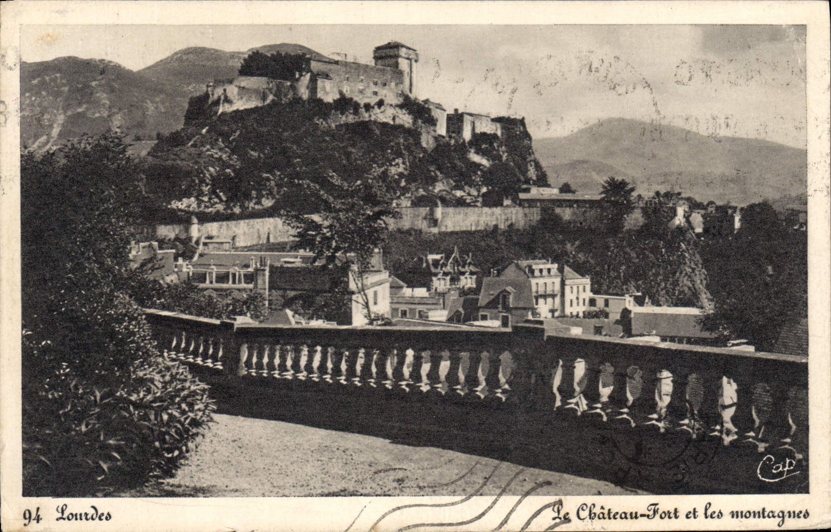 Lourdes — Le Château-Fort et les montagnes — Cap