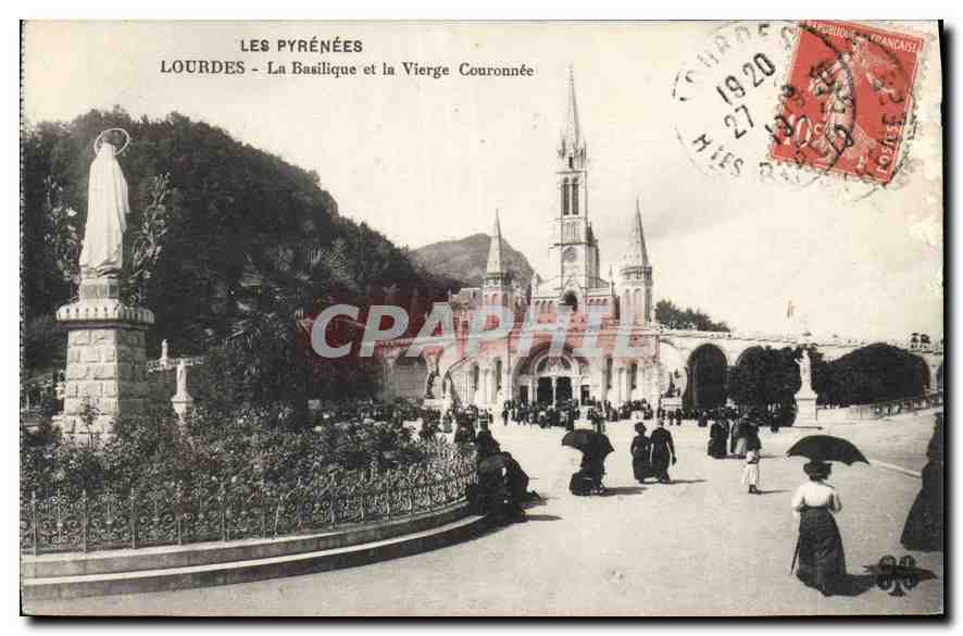 CPA Lourdes La Basilique et la Vierge Couronnee 