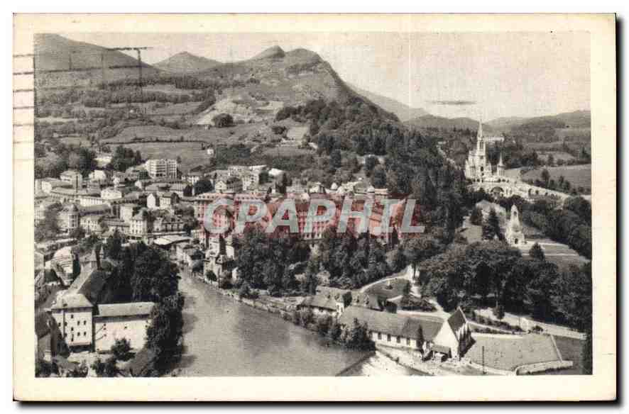 CPA Lourdes Vue generale prise du Chateau Fort 