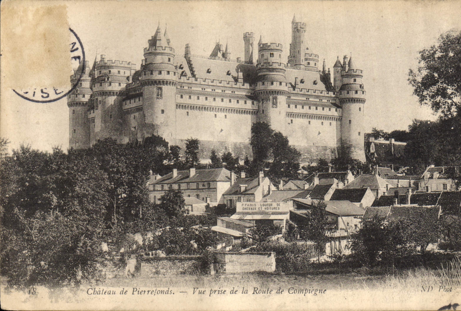 Château de Pierrefonds — Vue prise de la Route de Compiègne — ND Phot
