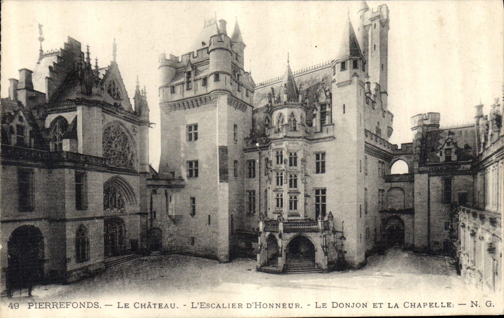 Pierrefonds — Le Château, L'Escalier d'Honneur, Le Donjon et La Chapelle — N. G.