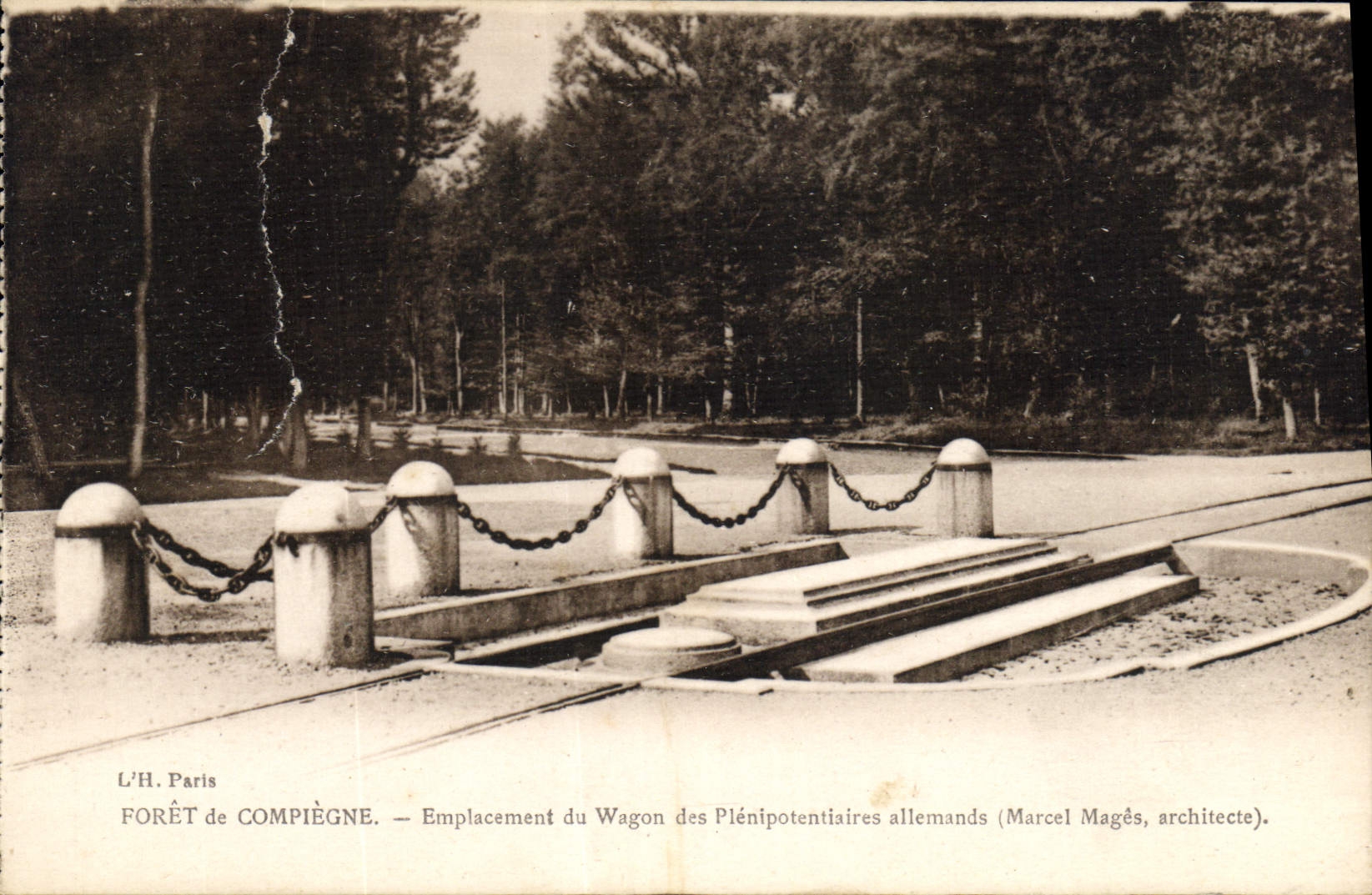 CPA Foret de Compiegne Emplacement du Wagon des Plenipotentiaires allemands 