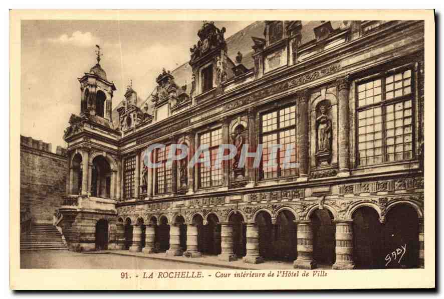CPA La Rochelle Cour interieure de l'Hotel de Ville 