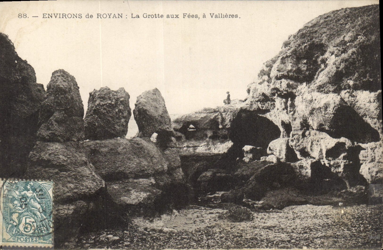 Environ de Royan : La Grotte aux Fées, à Vallières — Éditeur : Postes, n° 88