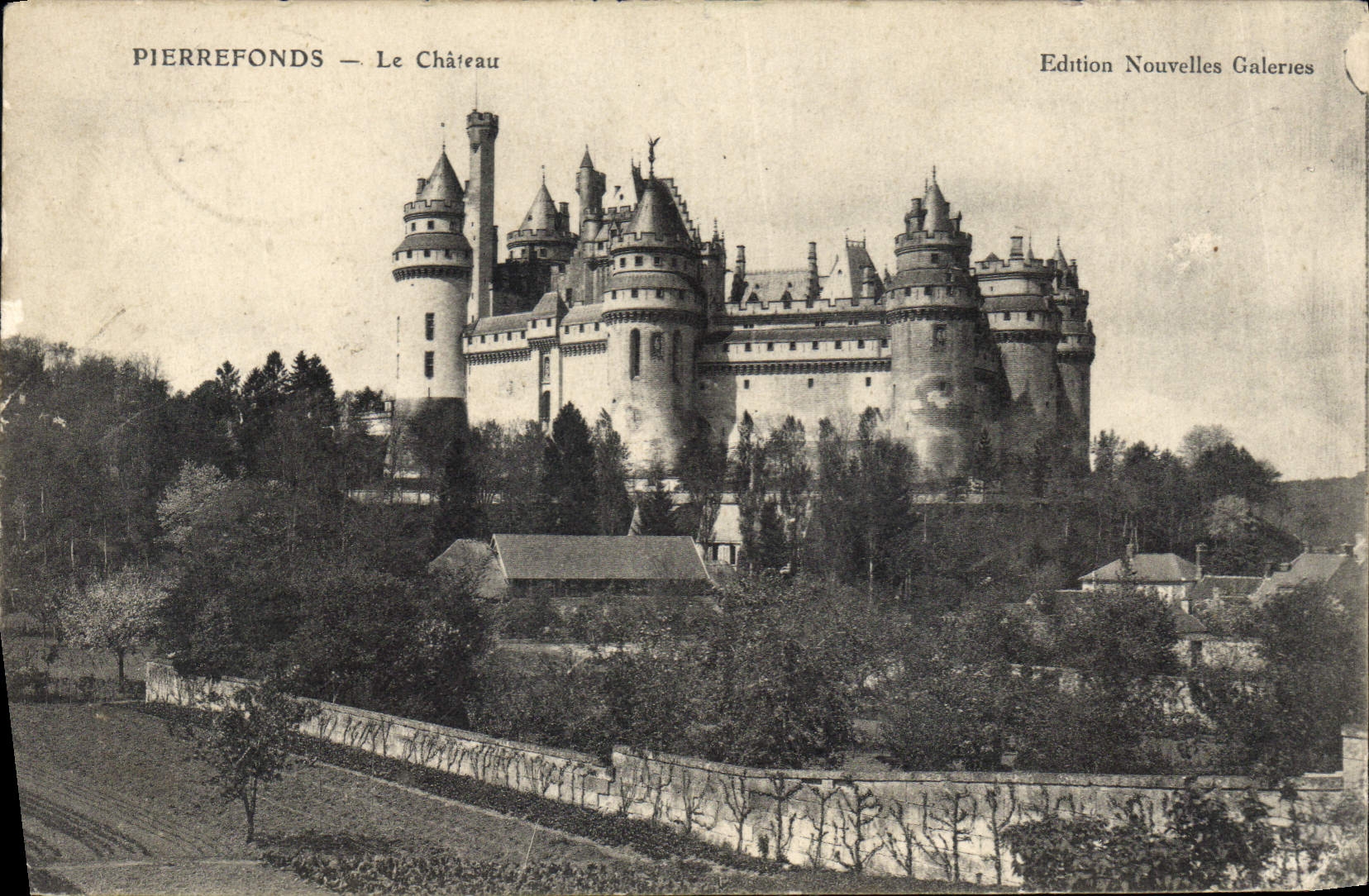 Pierrefonds — Le Château — Edition Nouvelles Galeries