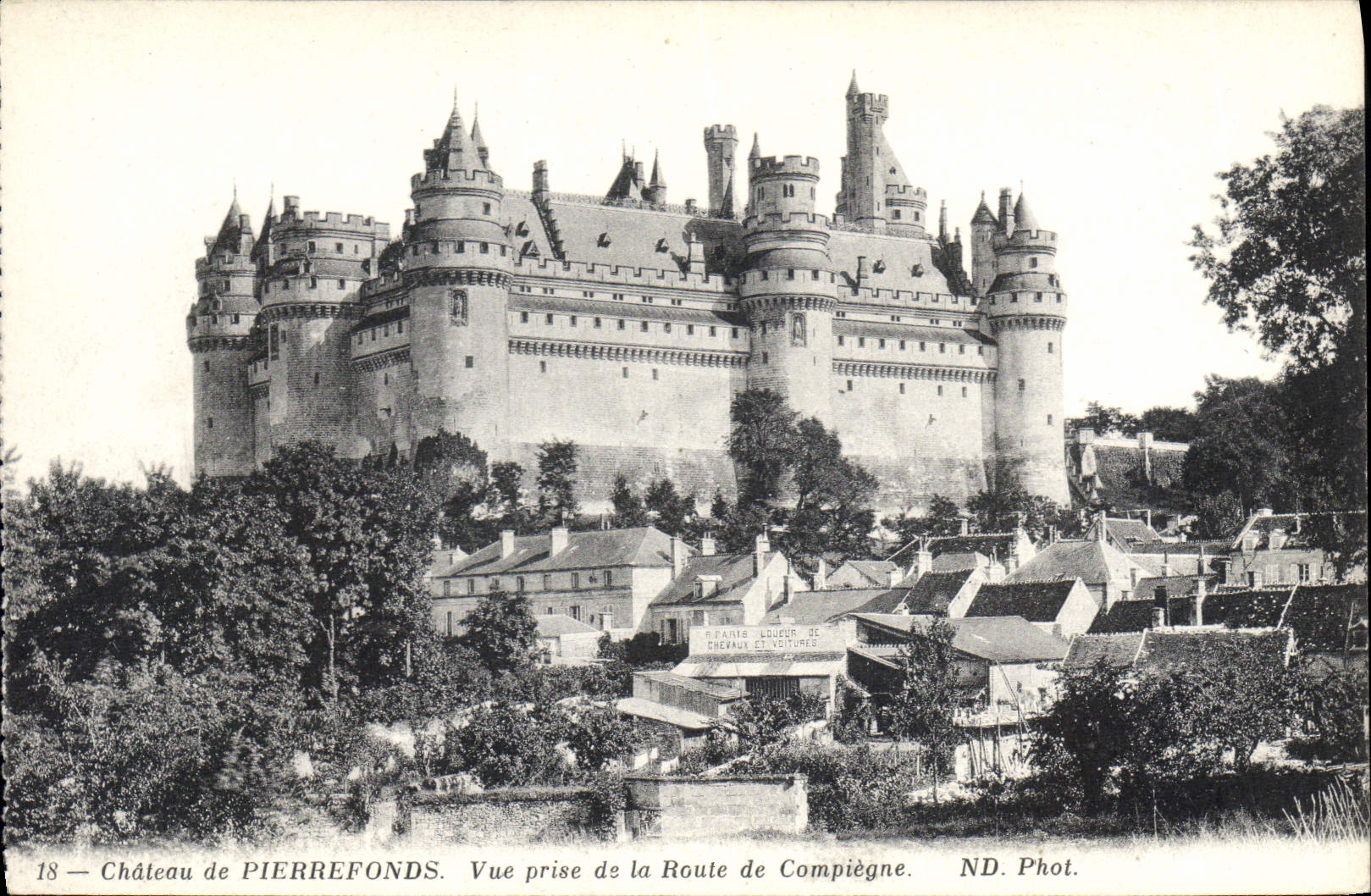 Château de PIERREFONDS — Vue prise de la Route de Compiègne — ND. Phot.