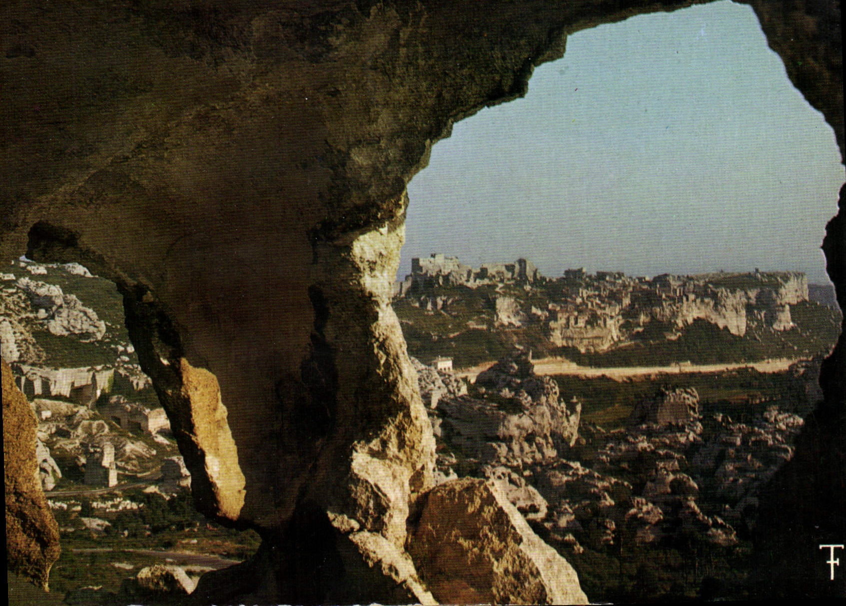 Les Baux-de-Provence — L'éperon des Baux ou du Val d'Enfer — Éditions de la Selfe