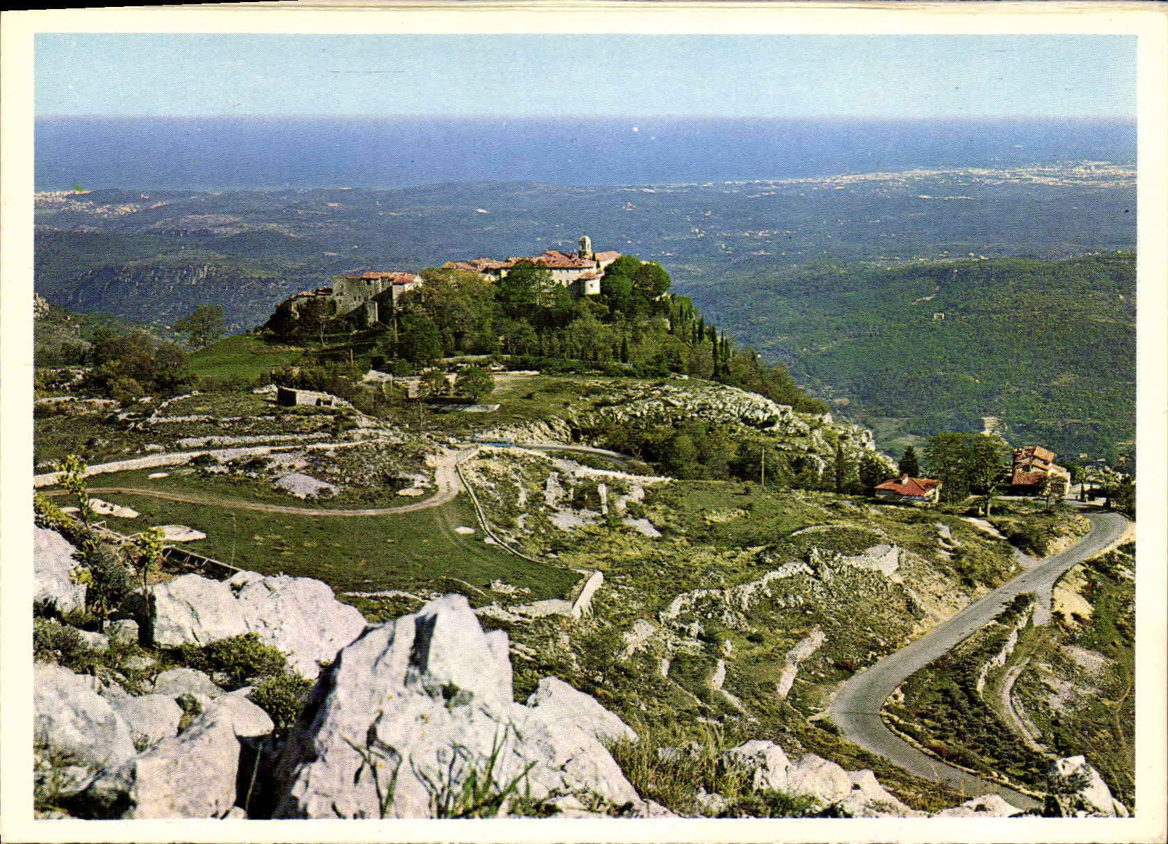 Gourdon — Excursion des Gorges du Loup — Gourdon (A.M.) alt. 760 m. vers le Cap d'Antibes