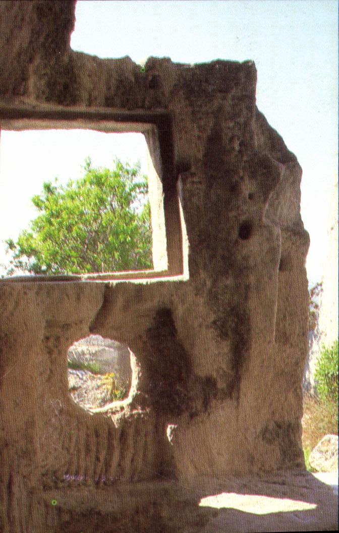 Les Baux de Provence — ruines antiques — Photo Rancurel - Aiguemortes, B.1/15