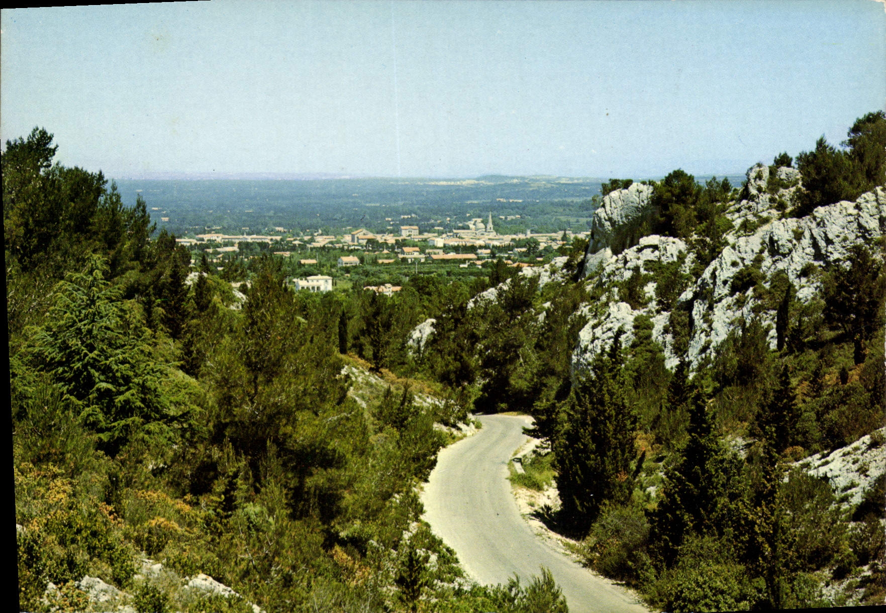 Saint-Rémy-de-Provence — vue générale sur la ville — Éditions Fontville