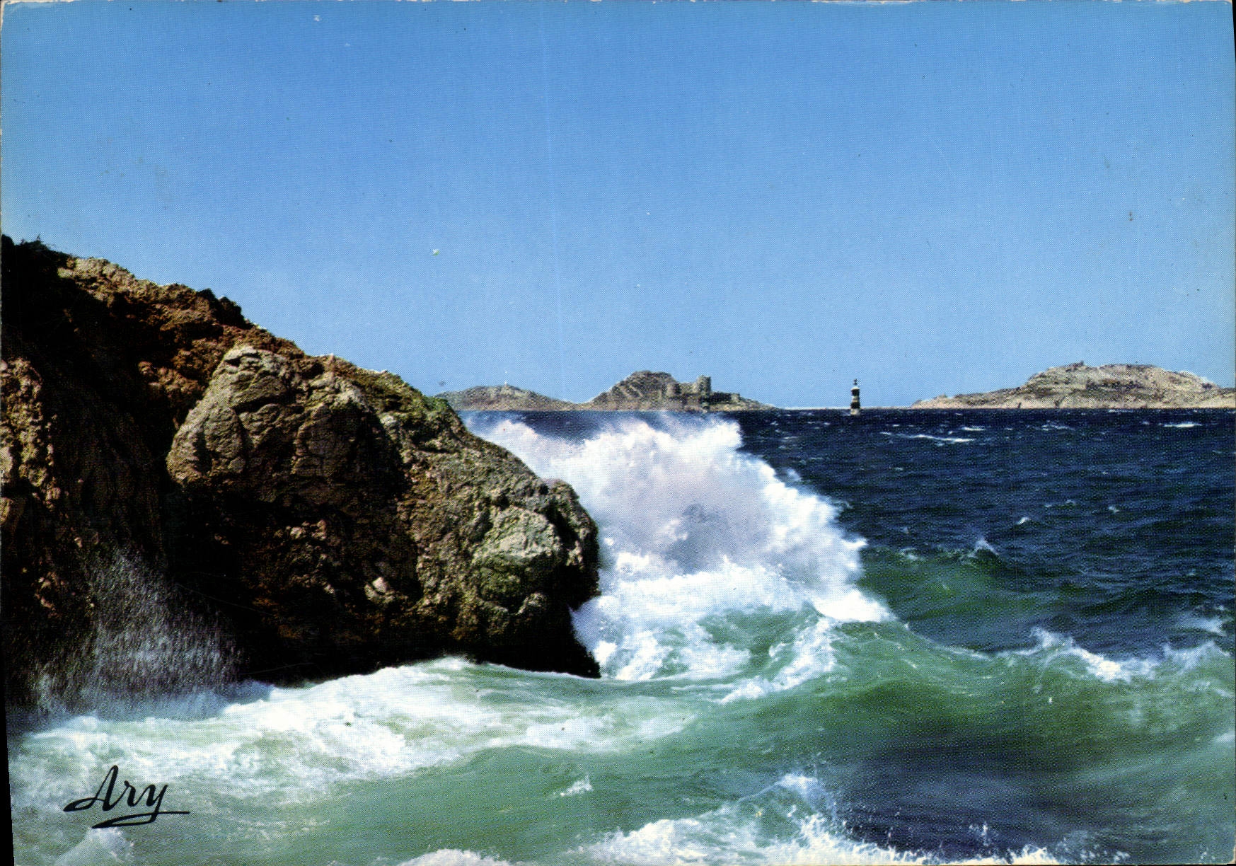 Promenade sur la Corniche un jour de Mistral — loin les îles et le Château d'If — Édition TARDY, Marseille