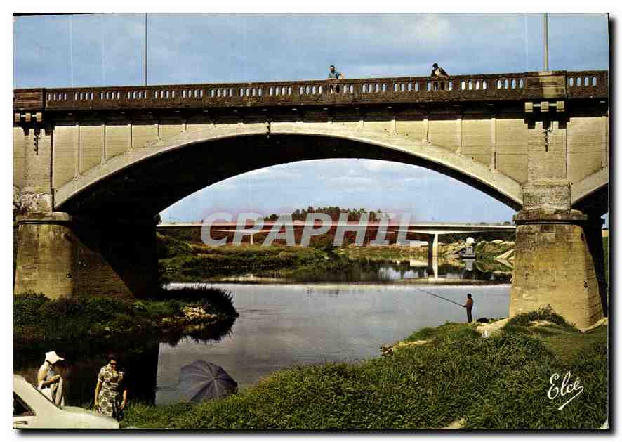 CPM Dax Landes vue de l'ancien pont vers le nouveau pont sur l'Adour 