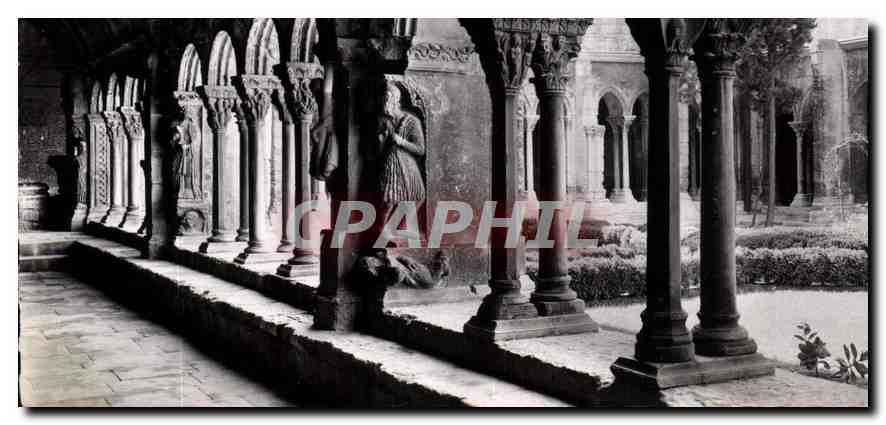 CPM Arles les Galeries du cloitre Saint Trophime XIII S 