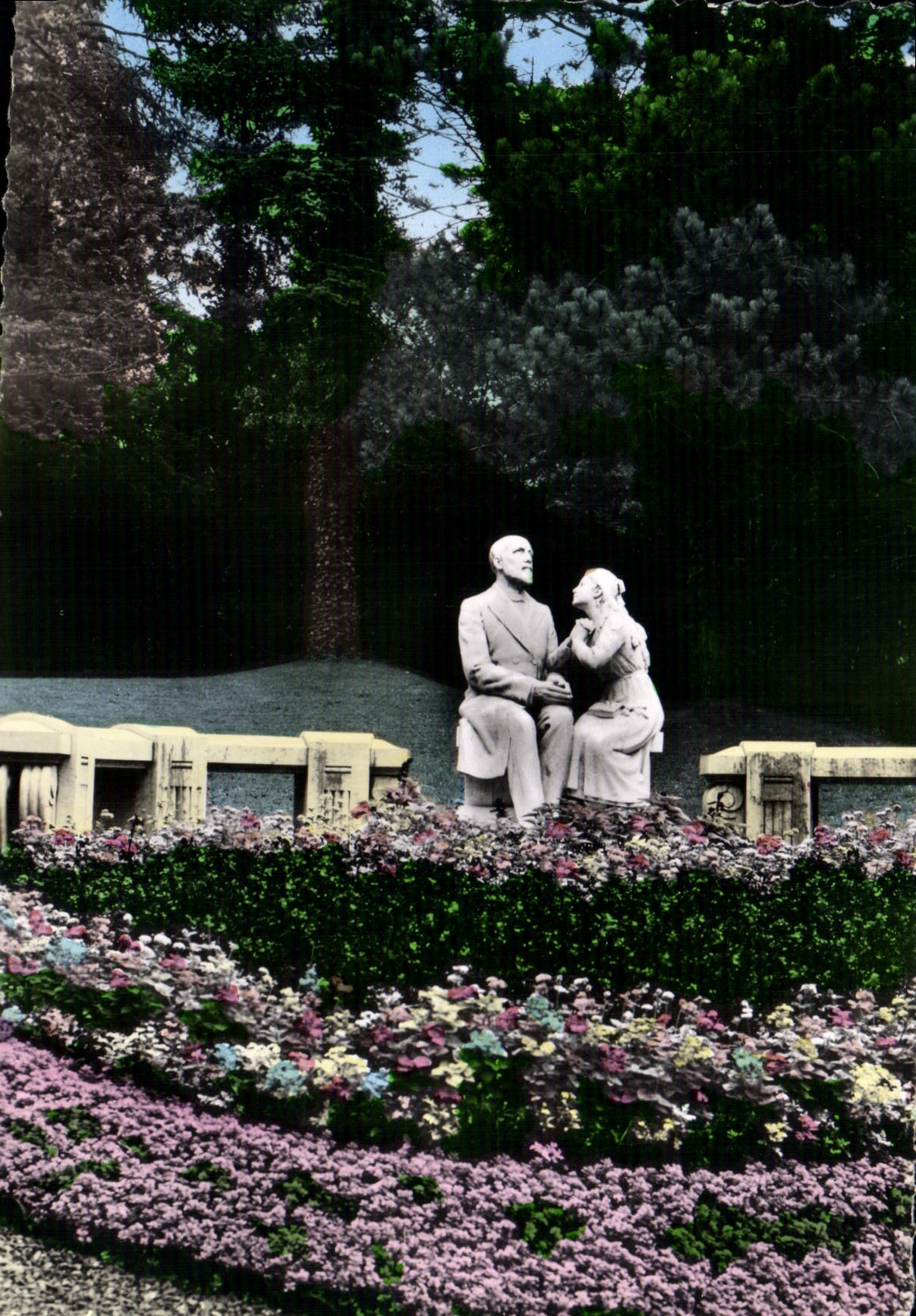 Le groupe sculpté du jardin — Lisieux — éditeur inconnu, n° de série non visible