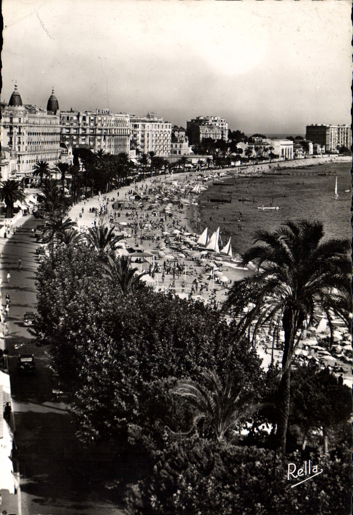 Cannes — Plage et grands hôtels, boulevard de la Croisette — Rella