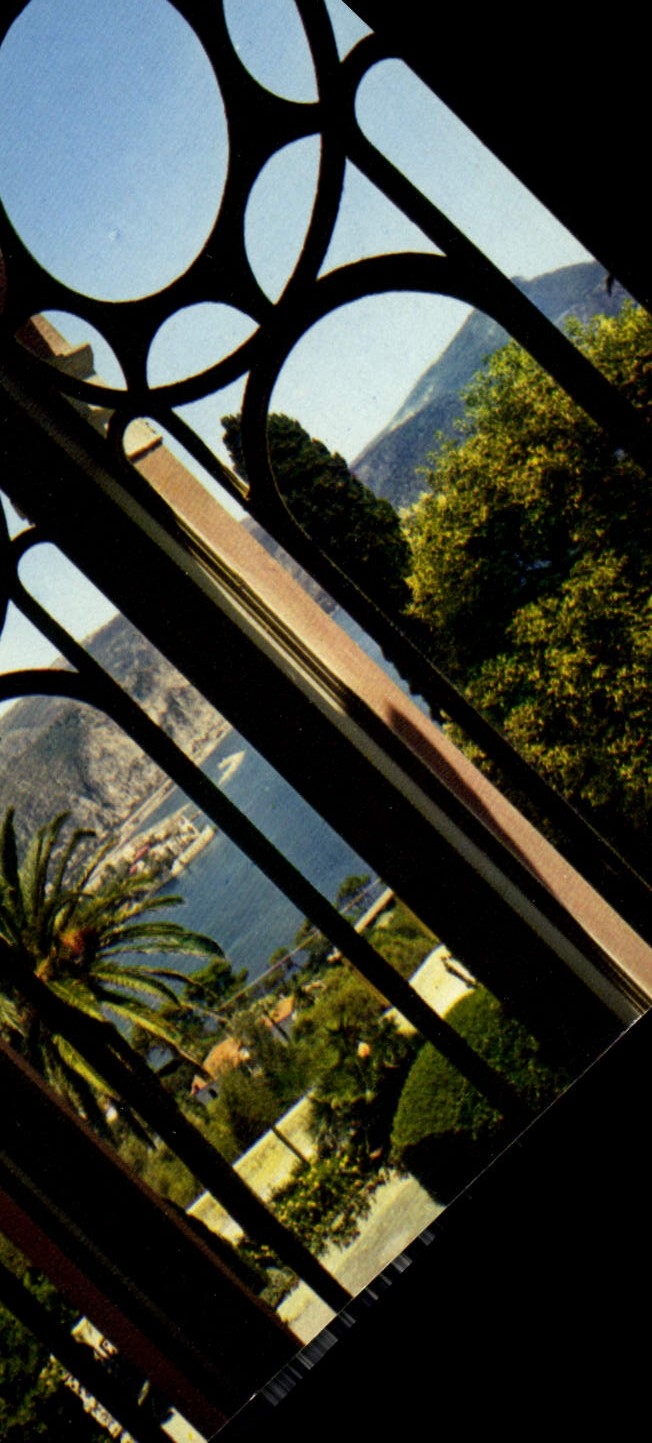 Vue sur la Baie des Fourmis — Escalier d'honneur — Académie des Beaux-Arts, Monaco