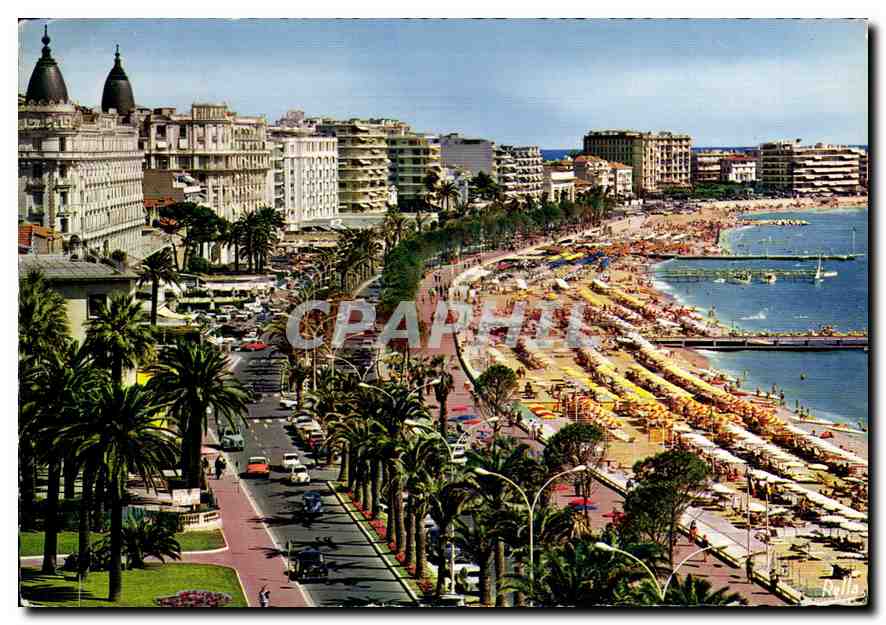 CPM La Cote d'Azur Cannes A M la Croisette et ses plages a gauche la Carlton le Miramar et le Martin