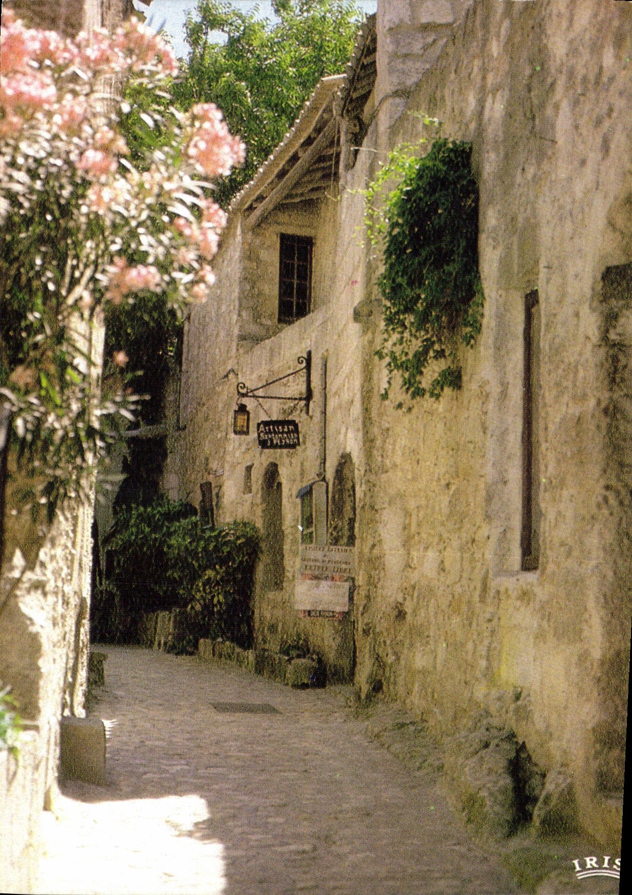 Les Baux-de-Provence — Une rue du village — Édition Mireville