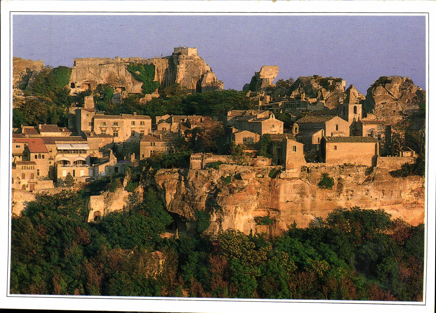Les Baux-de-Provence — Village des Baux-de-Provence et ruines du château féodal — Éditions AGEPE