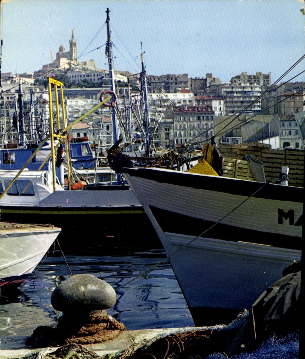 Le Vieux Port et Notre-Dame-de-la-Garde — Marseille — éditeur Iris Mexichrome, n°13