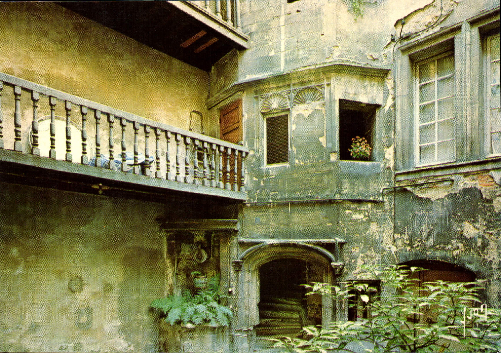 CPM Couleurs et lumiere de France Nancy Meurthe et Moselle le vieux Nancy Cour d'une Maison qui abri