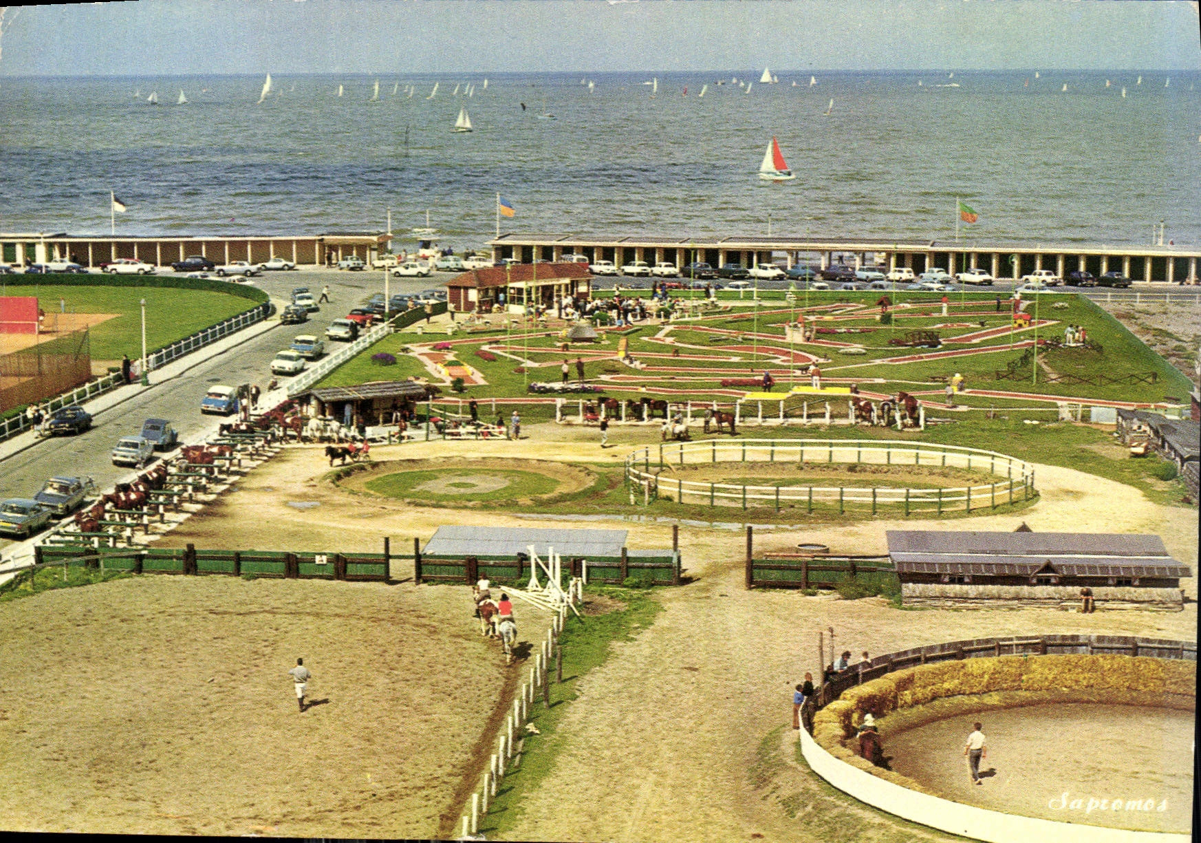 CPM Deauville Calvados vue panoramique des Tennis et du poney club 