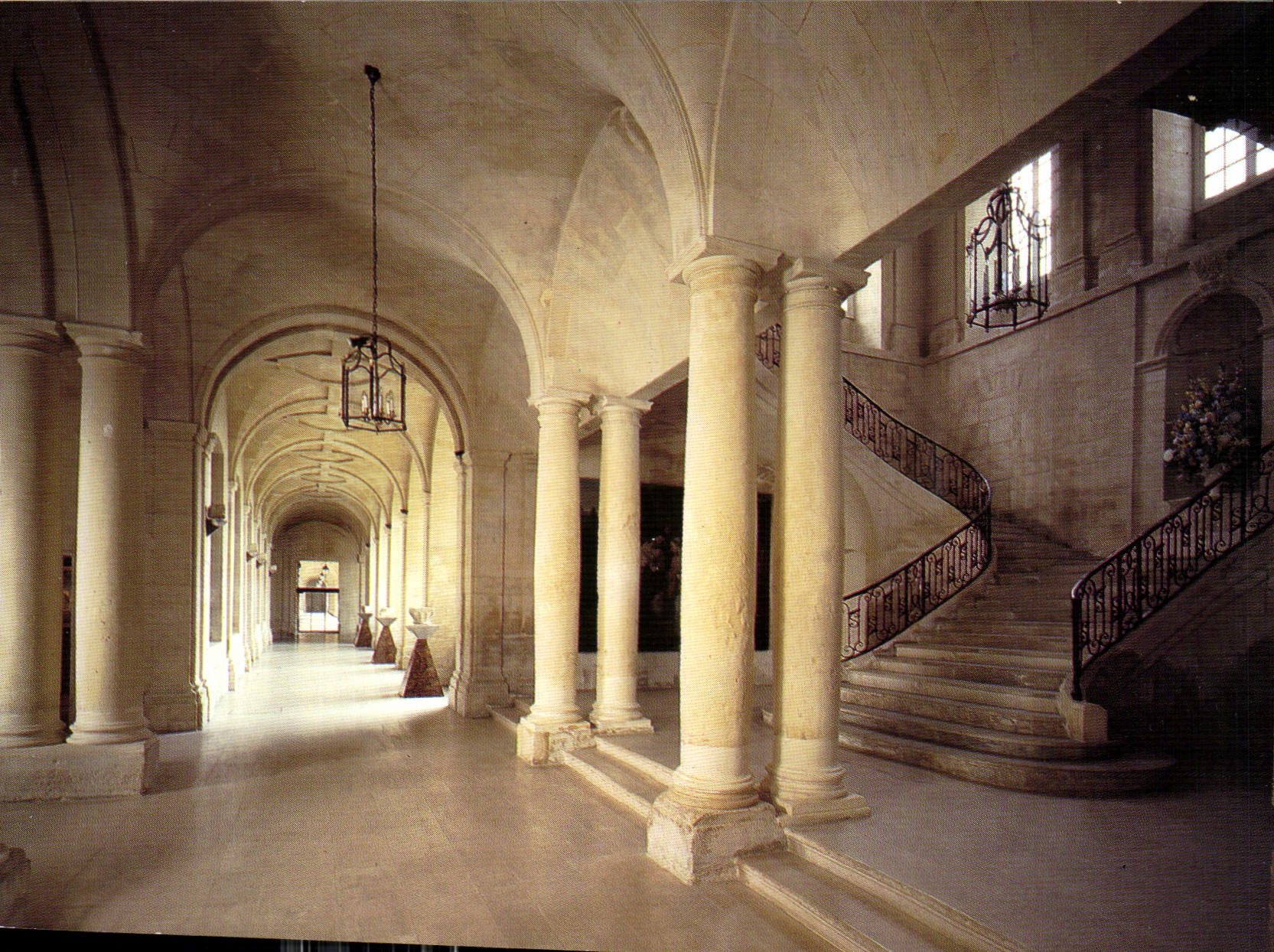 CPM Caen Calvados Abbaye aux Dames siege du Conseil Regional de Basse Normandie Grand vestibule ouvr
