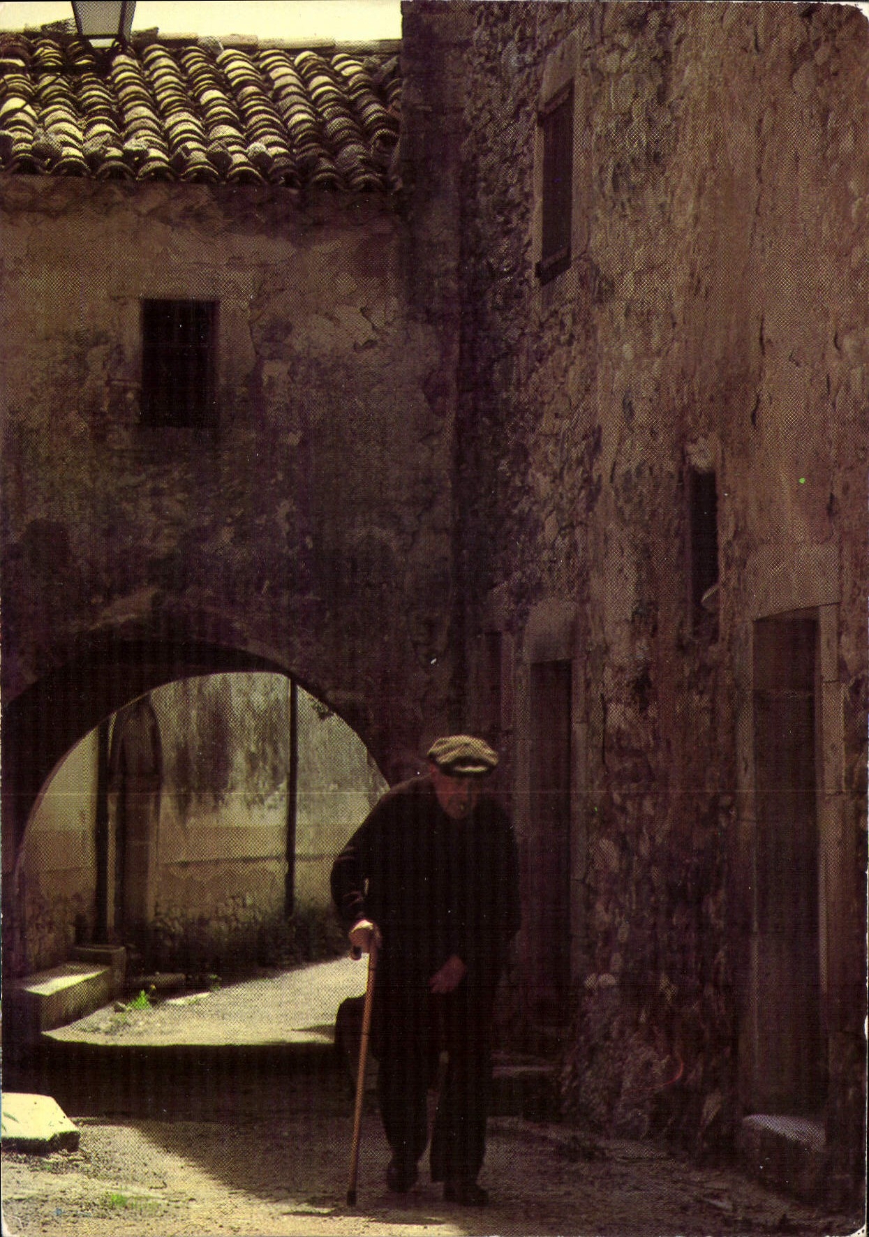 Vieux village provençal — Sites et paysages de France — éditions de France, n°13517