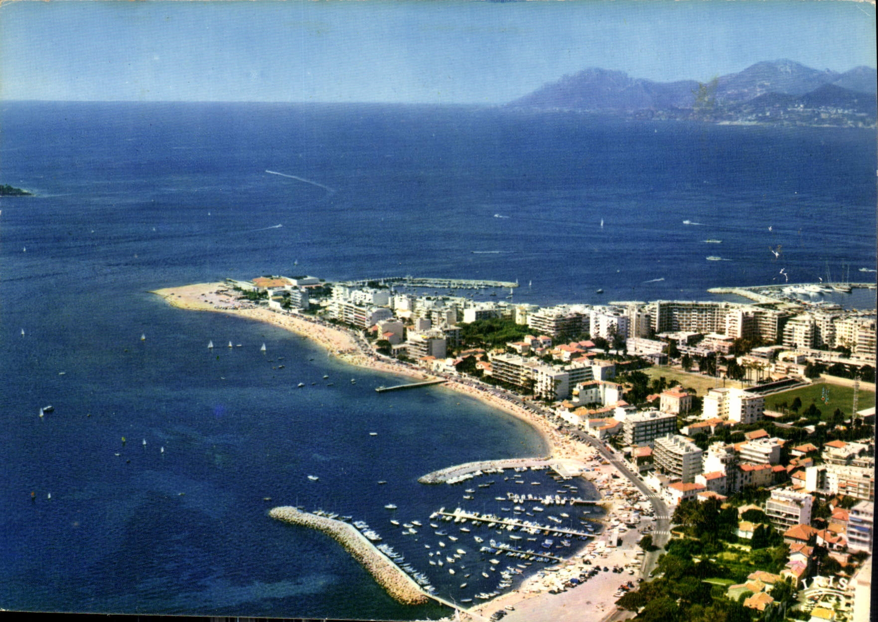 Cannes — Vue aérienne sur le Palm Beach et le Port Canto — Éditions La Cigogne