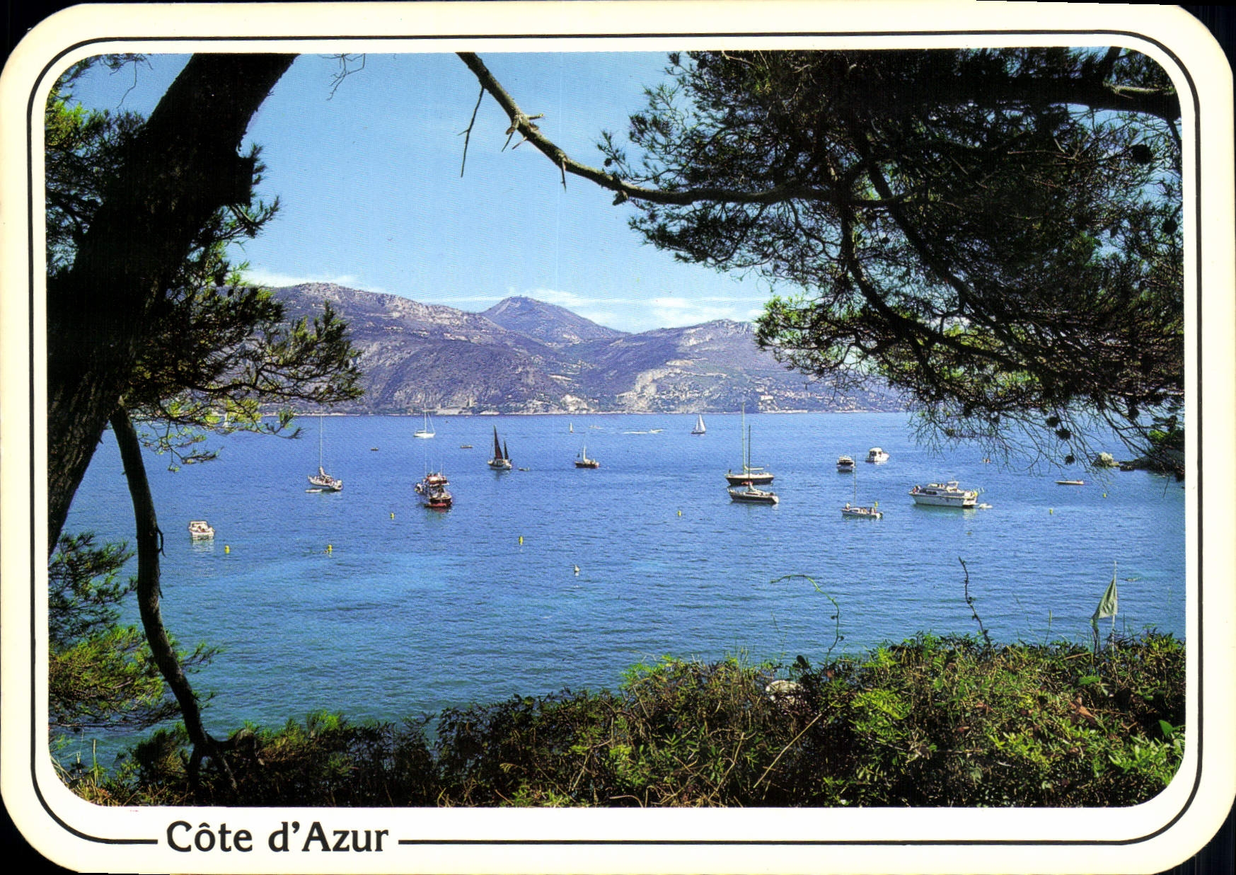 Côte d'Azur — Vue d'une baie — REFLETS DE LA CÔTE D'AZUR (Photo G. Chassagne) - Anverso