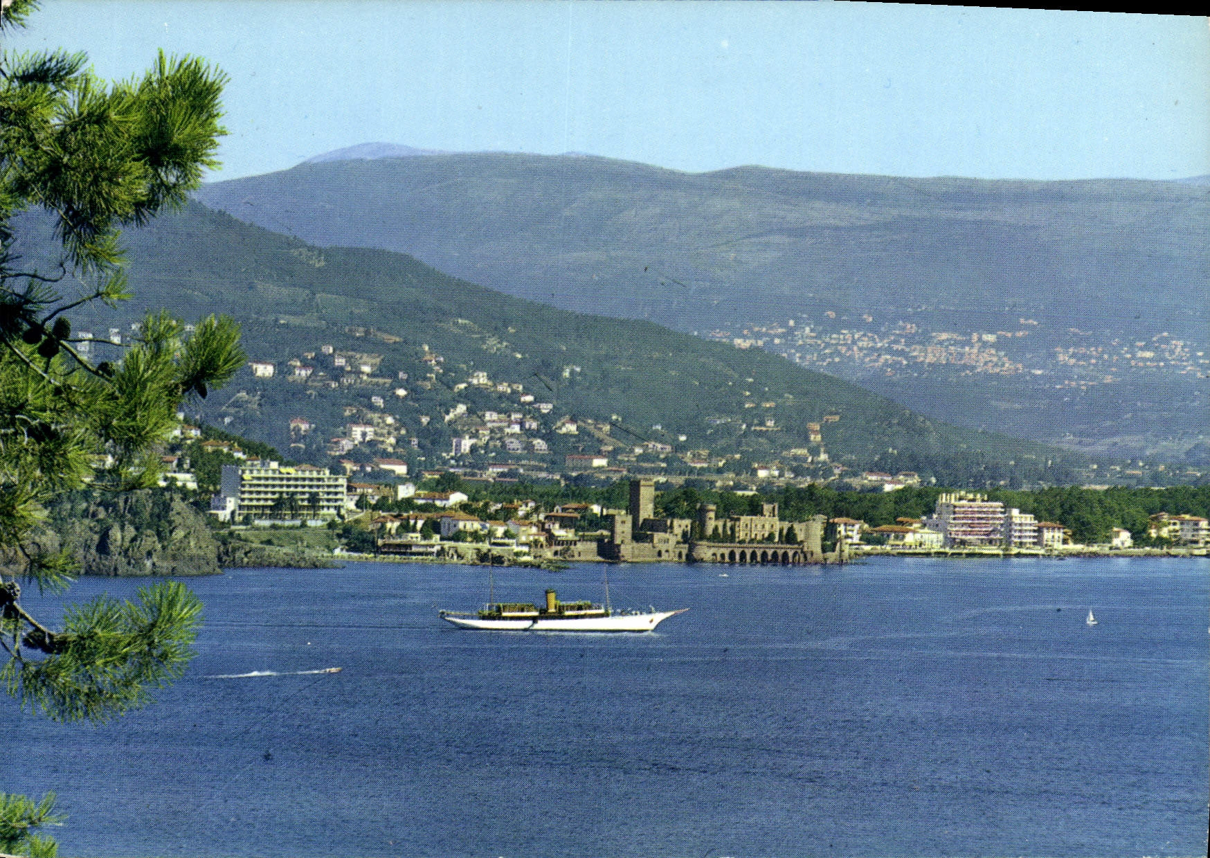 CPM La Cote d'Azur La Napoule Plage vue generale et la Baie 