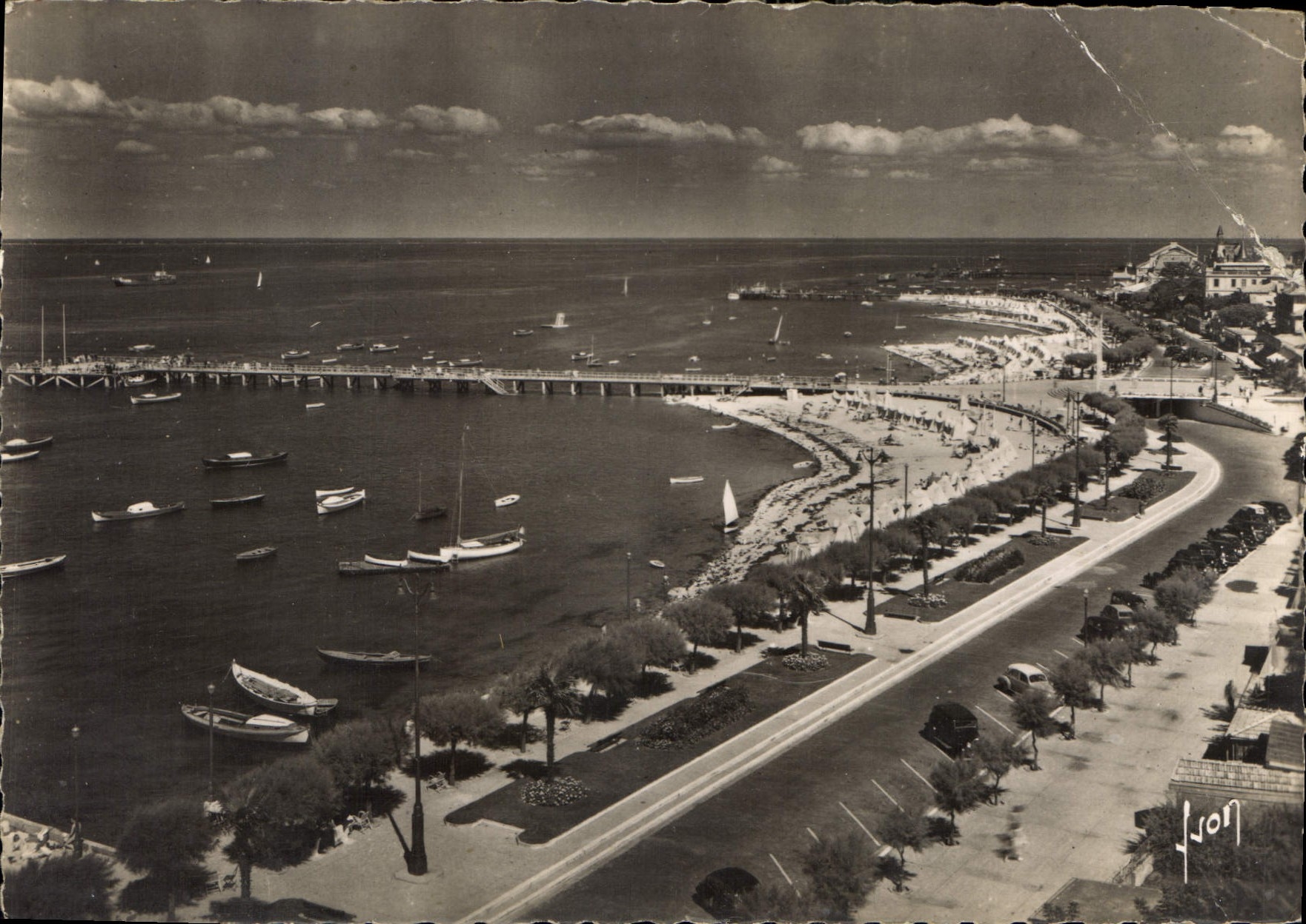 CPM Arcachon Gironde vue generale de la Plage prise du Grand Hotel