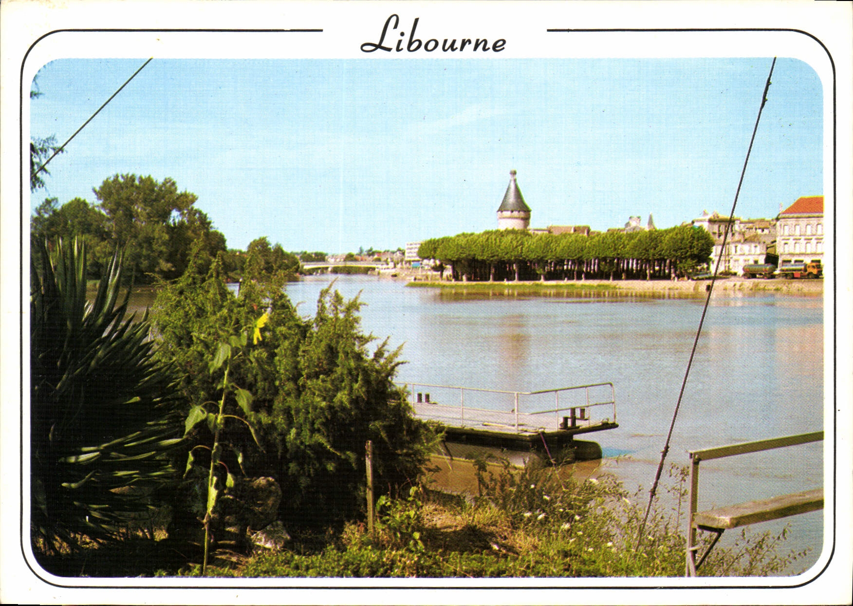 CPM Libourne vue sur la Dordogne et son confluent l'Isle 
