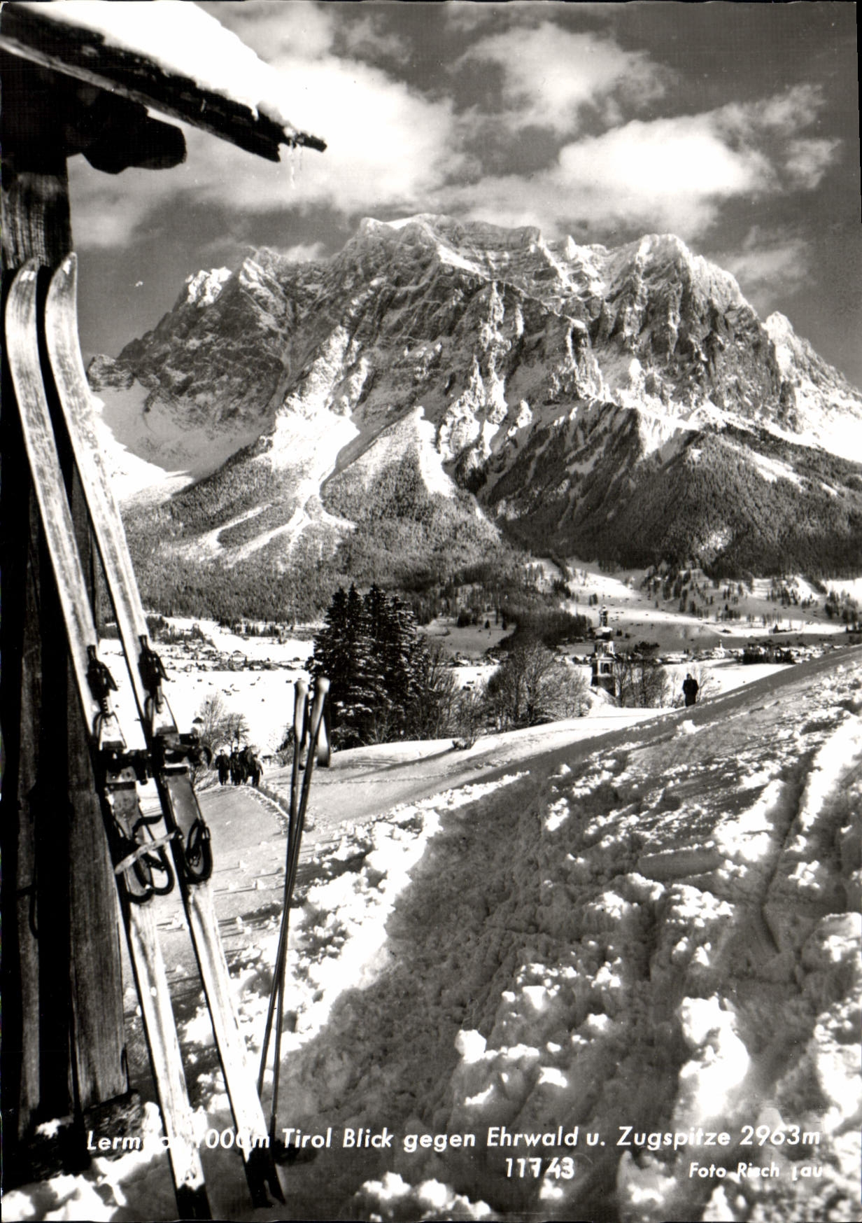 CPM Lerm Tirol Blick gegen Ehrwalr u Zugspitze Ski