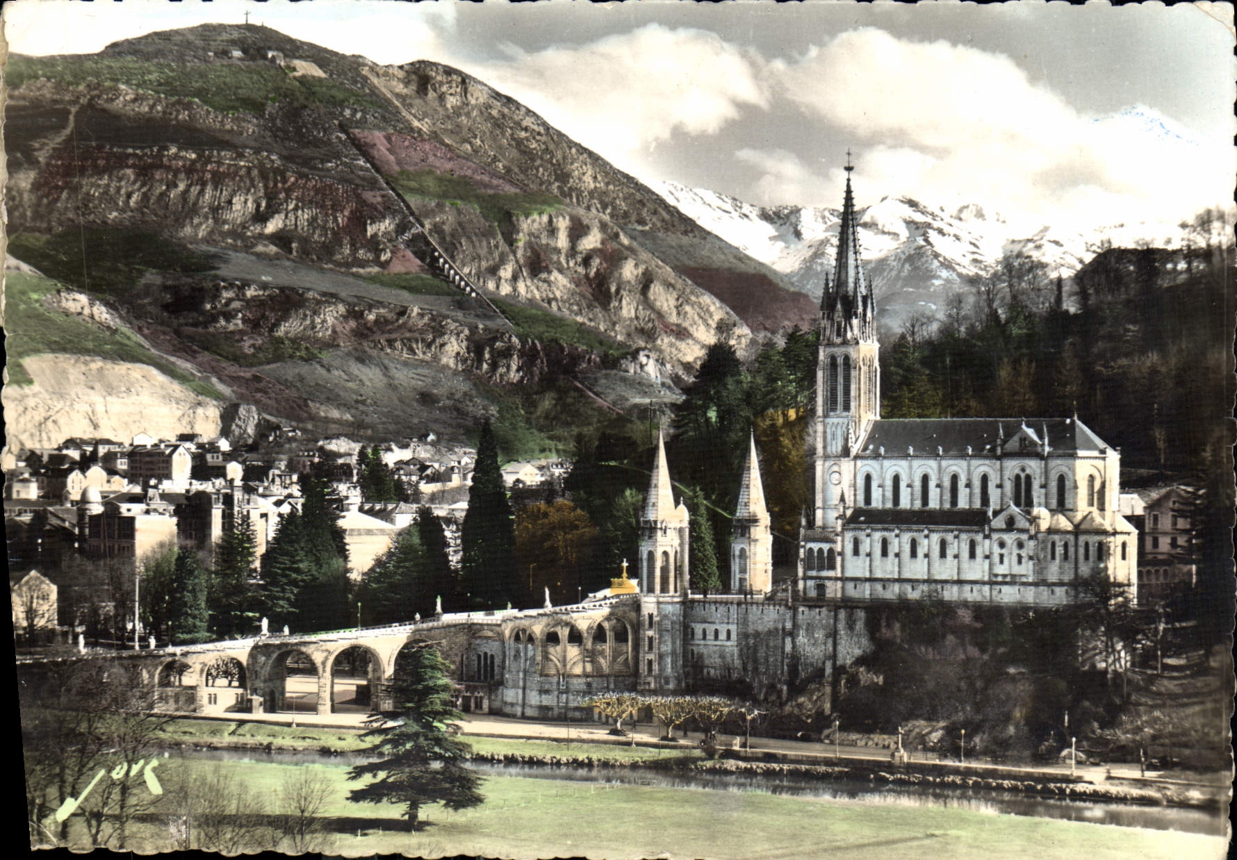 Lourdes — Basilique Notre-Dame de Lourdes — Éd. JOYE Pau (B.P.)