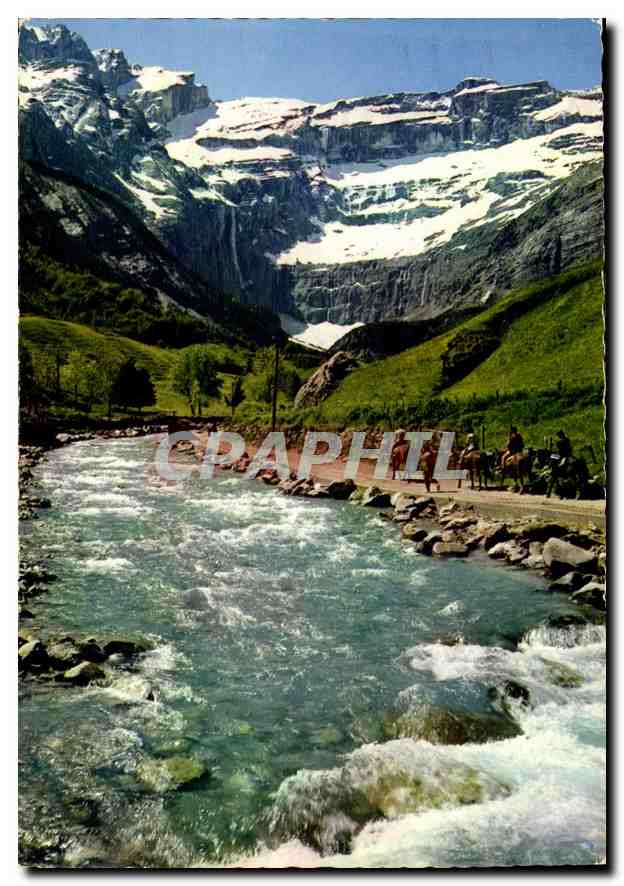 CPM Les Pyrenees Gavarnie Le Cirque le Gave et Caravane en route vers le Cirque 