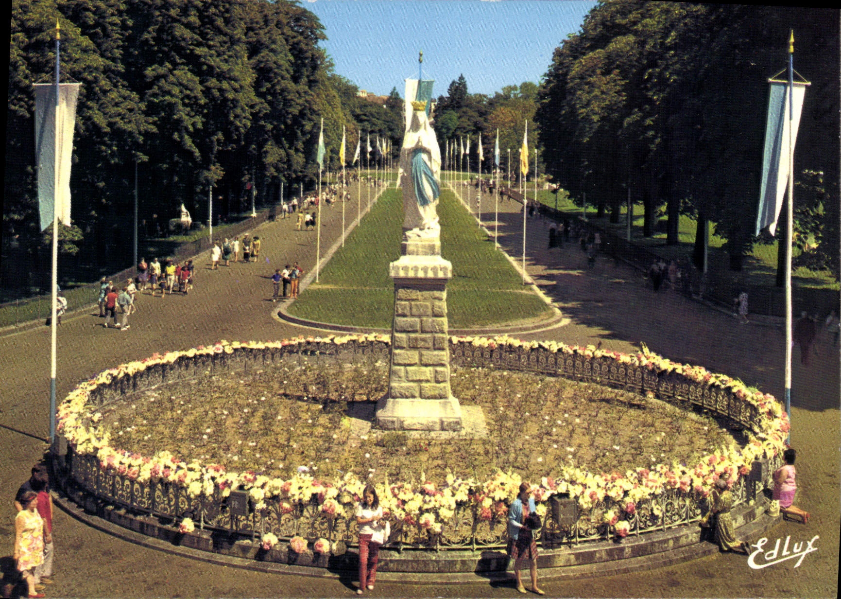 CPM Lourdes La VIerge Couronnee 
