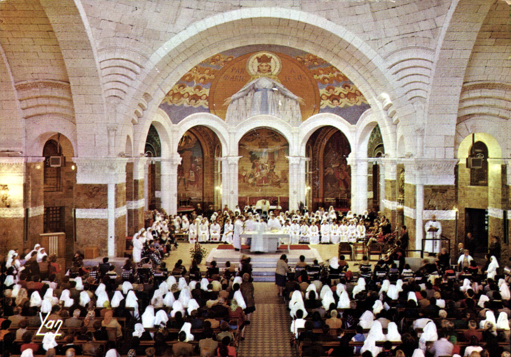 CPM Nos Belles Pyrenees Lourdes L'Interieur du Rosaire 
