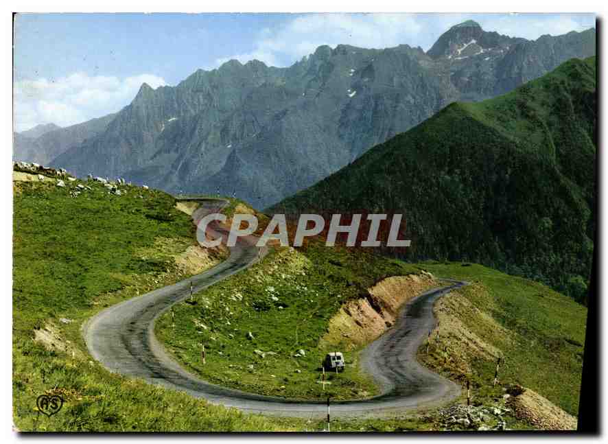 CPM En Parcourant les Pyrenees Les Lacets ed la route de Superbagneres domines par les Pics de la Pi