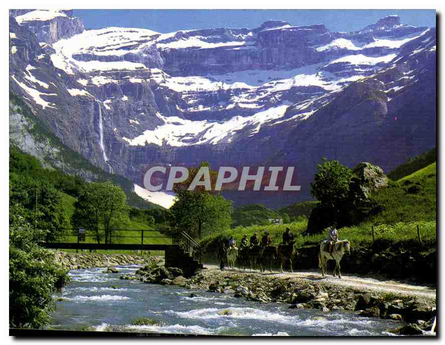 CPM Les Pyrenees Gavarnie Hautes Pyrenees le Cirque la Cascade et le Gave vus du village 