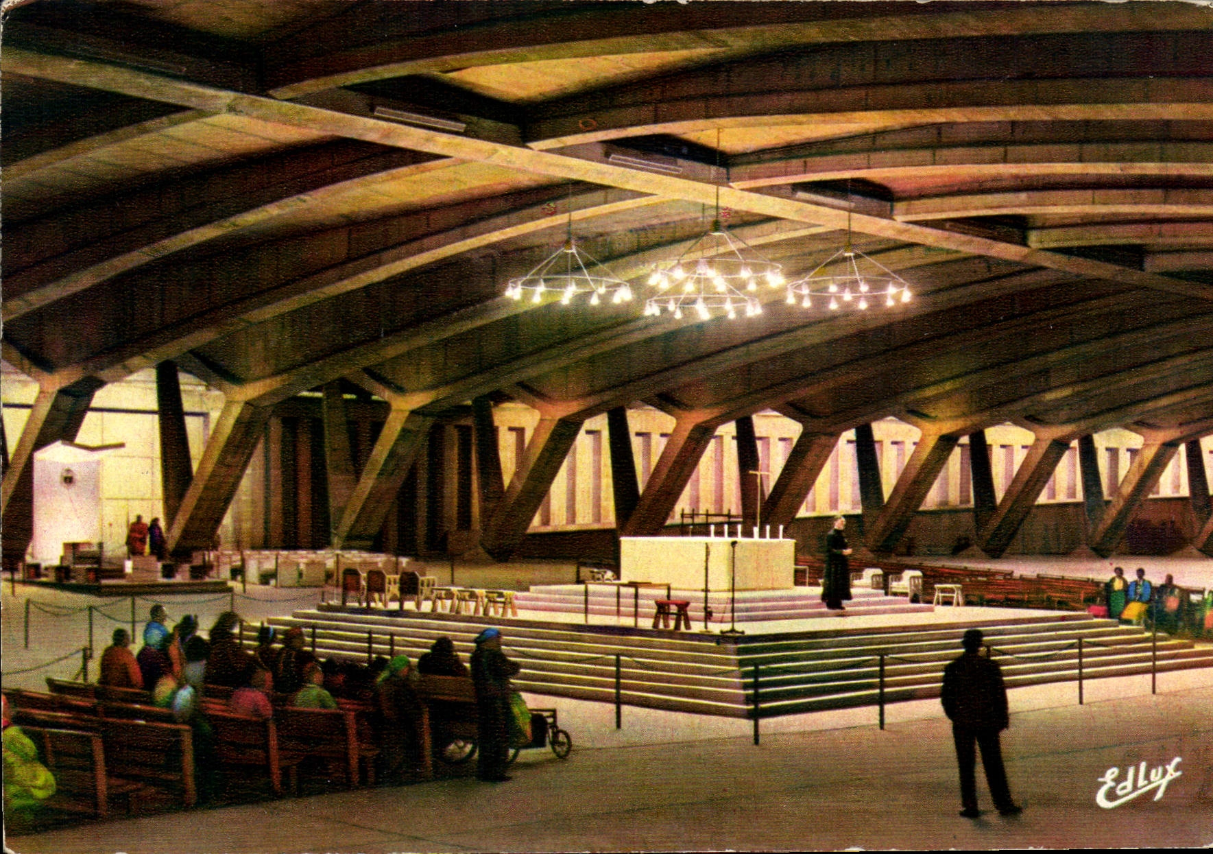 CPM Lourdes La Basilique Souterraine St Pie X 